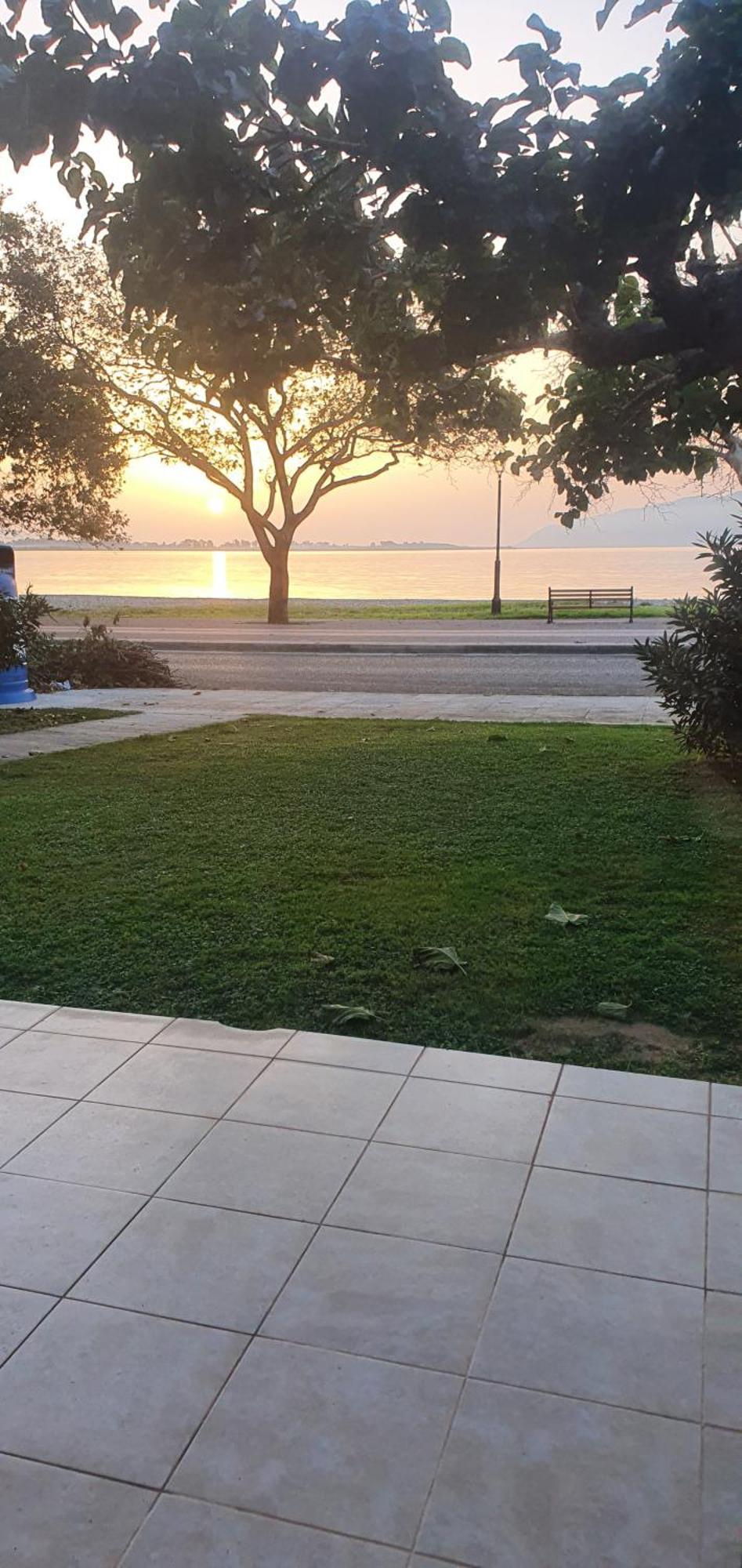 Nafpaktos Seaside Apartment Eksteriør bilde